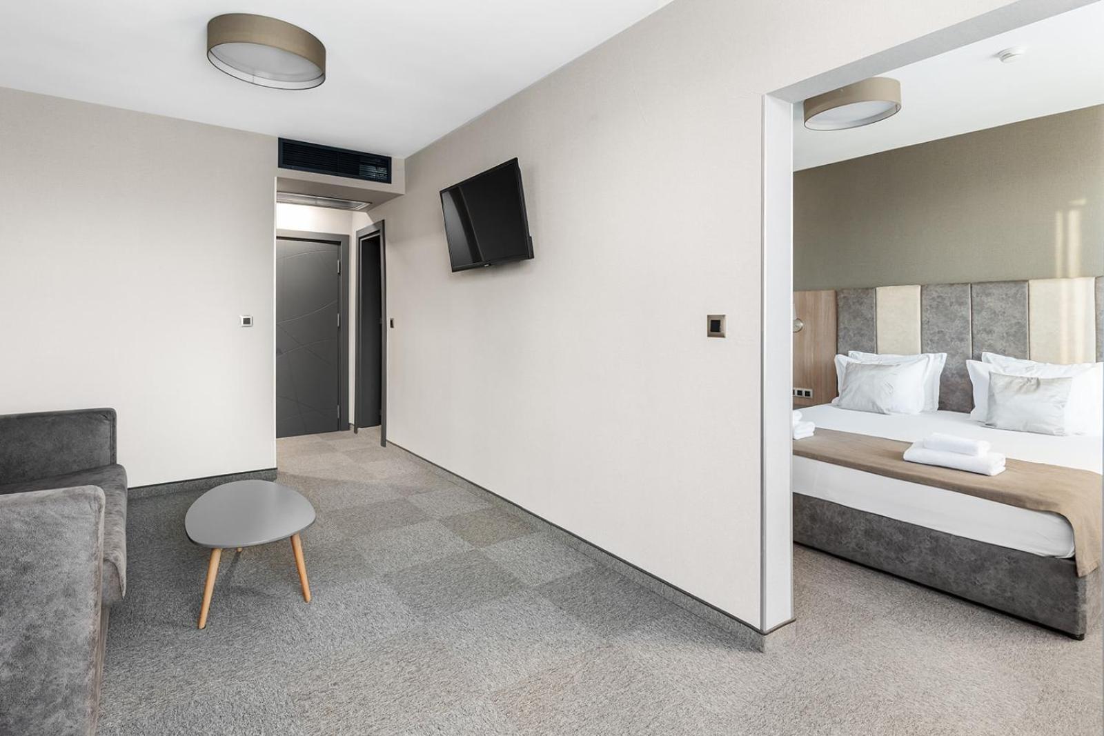 Jitomir Hotel Montana Zewnętrze zdjęcie
